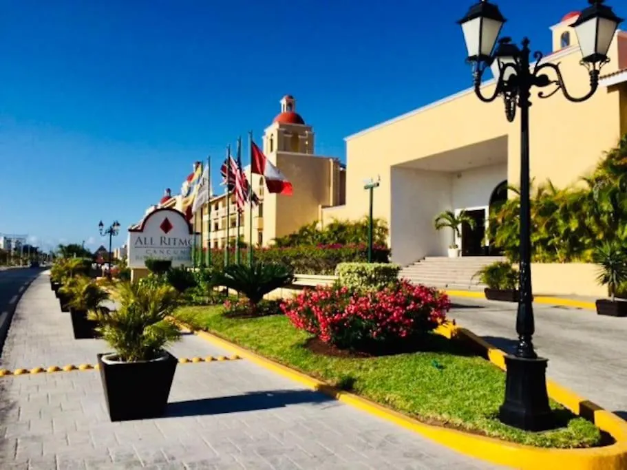 Punta Me Apartment Beach Front In The Hotel & Waterpark Cancun Mexico