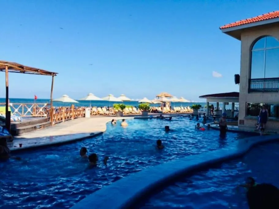 Punta Me Apartment Beach Front In The Hotel & Waterpark Cancun